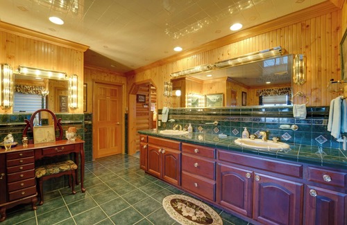 Bayfield Villa | Luxurious Lakefront Villa in Bayfield: Hike & Fish