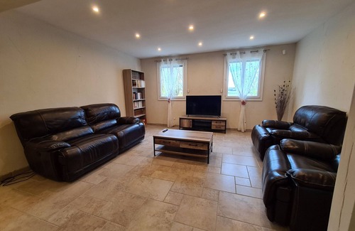 Lucay-le-Male Cottage | Luxurious Lakeview Retreat: Hot Tub, BBQ, Playground, Near ZooParc & More!