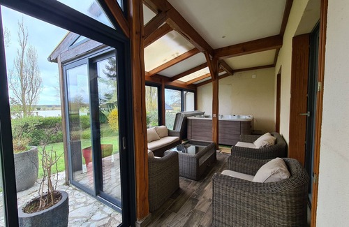 Lucay-le-Male Cottage | Luxurious Lakeview Retreat: Hot Tub, BBQ, Playground, Near ZooParc & More!