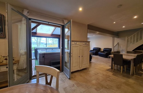 Lucay-le-Male Cottage | Luxurious Lakeview Retreat: Hot Tub, BBQ, Playground, Near ZooParc & More!