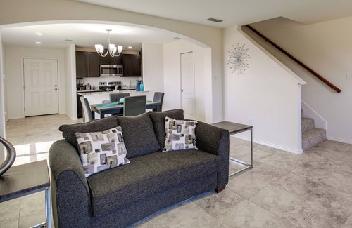 Bonanza House | Luxurious Laredo Getaway - Unwind in Style!