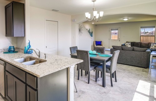 Bonanza House | Luxurious Laredo Getaway - Unwind in Style!