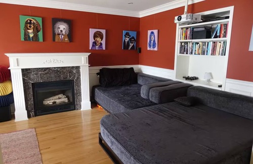 Saskatoon Downtown House | Luxurious Large 3 Bedroom House in Varsity View