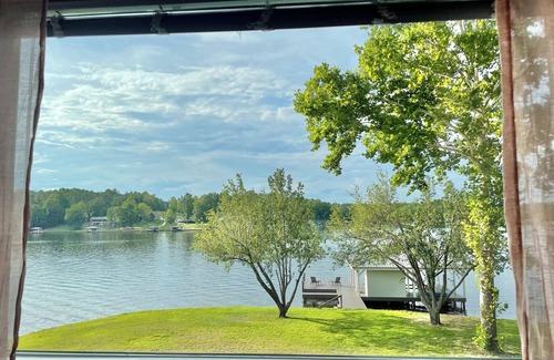 Eatonton Cottage | Luxurious large 3bd/2ba Home with Dock with beautiful sunset views