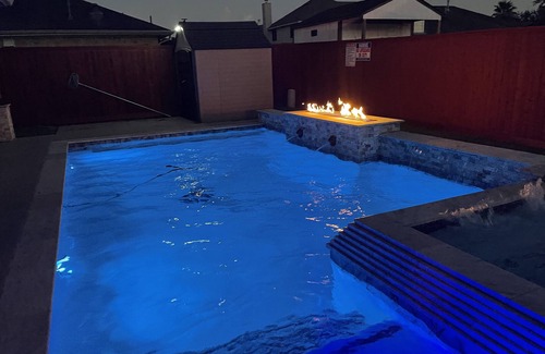 Northeast Houston House | Luxurious Large Modern Home, heated spa and pool