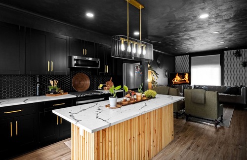 South Hills House | Luxurious listing near Downtown Pittsburgh - Newly Renovated!