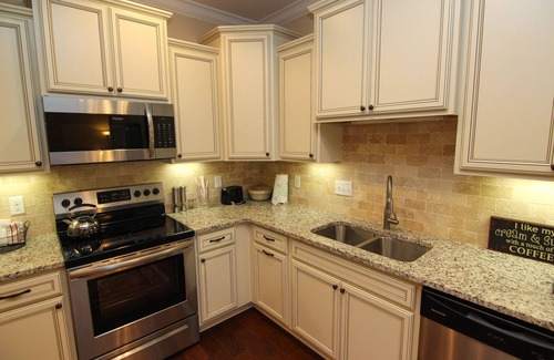 Epworth Acres House | Luxurious living close to everything!