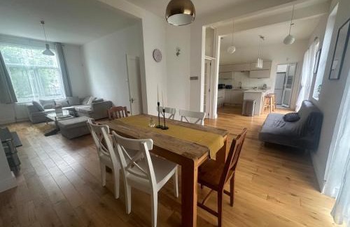 Lewisham House | Luxurious Living 4 Bedroom Home