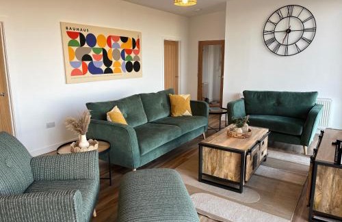 Wick Villa | Luxurious Lodge with Hot Tub on NC500 - Thrumster Lodges