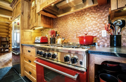South Fork Hotel | Luxurious log cabin with river views, hot tub, firepit, outdoor areas, & W/D