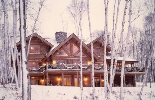 Charlevoix House | Luxurious Log Home on Private Lake just 10 minutes from charlevoix