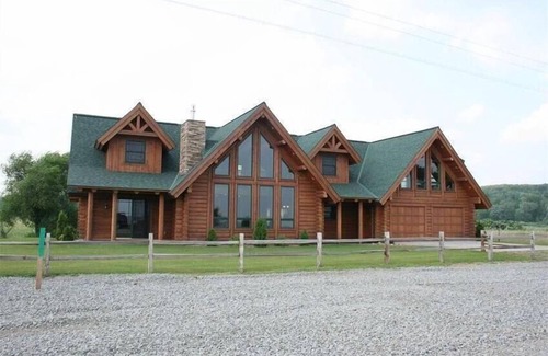 Garrison Cabin | Luxurious Log Home with Mille Lacs Lake Sunrise Views