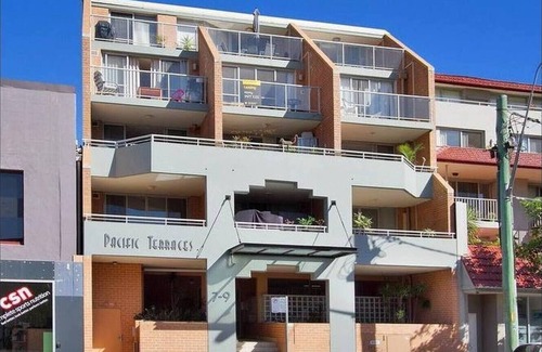 Manly Apartment | Luxurious Manly Retreat with Beachside Bliss