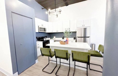Near South Side Apartment | Luxurious McCormick 5 bed/4 bath Suite for up to 12 guests with optional parking