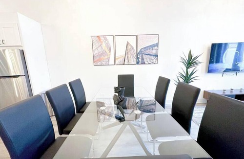 Near South Side Apartment | Luxurious McCormick 5 bed/4 bath Suite for up to 12 guests with optional parking