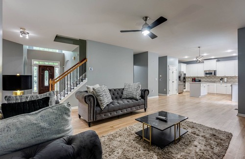 Atlanta House | Luxurious Mini Mansion
