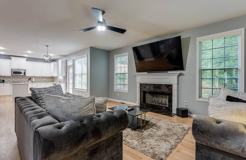 Atlanta House | Luxurious Mini Mansion