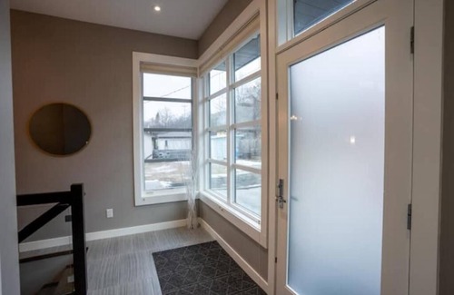 Fort Qu'Appelle Cottage | Luxurious Modern WaterFront Cottage/ICE FISHINGnn