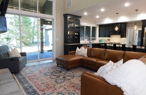Island Park Cabin | Luxurious, modern 5 bedroom/4 bathroom cabin nestled in the pines. Sleeps 16.