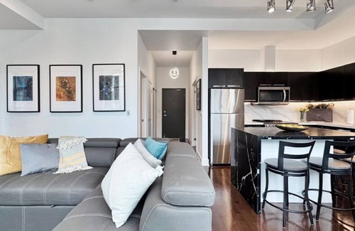 Fort York Condo | Luxurious, modern and convenient lake shore condo on penthouse floor