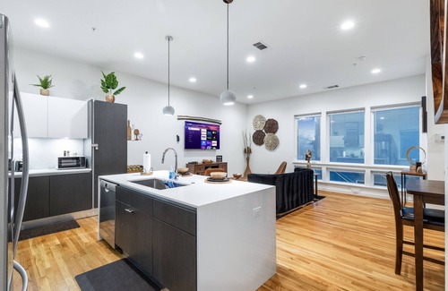 Cedars House | Luxurious Modern Townhome W/ Amazing Rooftop Views