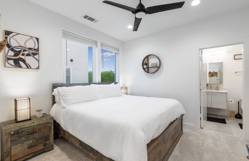 Cedars House | Luxurious Modern Townhome W/ Amazing Rooftop Views