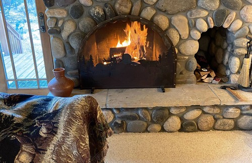 Wapiti Cabin | Luxurious Mountain property ideally located between Yellowstone and Cody, WY.