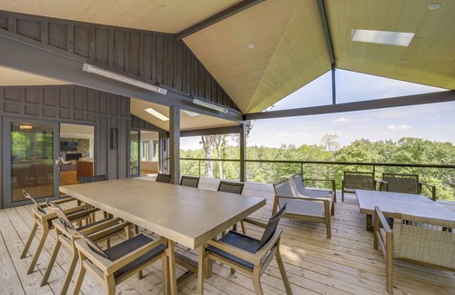 Cashiers House | Luxurious Mountain Retreat w/Long Range Views!