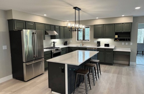 International Falls House | Luxurious newly renovated lake home on Rainy Lake's Gold Shores!