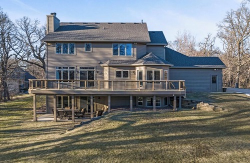 Grimes House | Luxurious Nature Retreat Sleeps 16+ Hot Tub