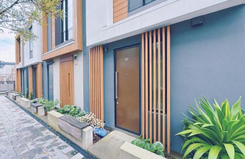 Te Aro House | Luxurious New 2BR in Wgtn CBD