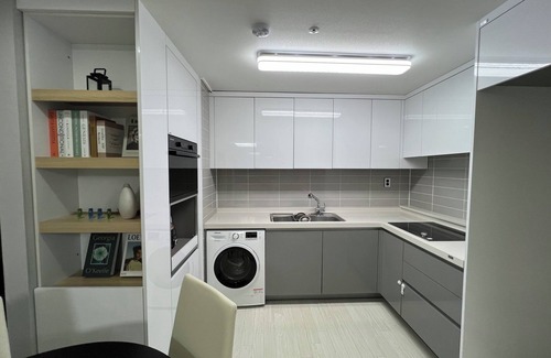 Nam-Gu Apartment | Luxurious, newly built 2-bedroom apartment next to beautiful Taehwa river