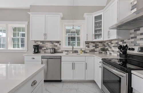 North End House | Luxurious, Newly Constructed 4BR on Beach Block