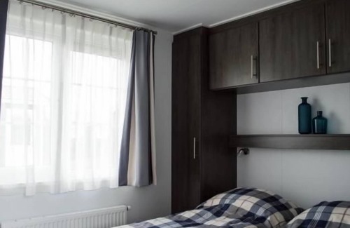 Serooskerke House | Luxurious 4-person chalet at family park in Serooskerke