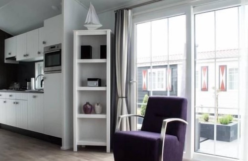 Serooskerke House | Luxurious 4-person chalet at family park in Serooskerke