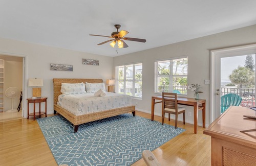 Birch Park Finger Streets House | Luxurious Oasis in Fort Lauderdale's Heart by RedAwning