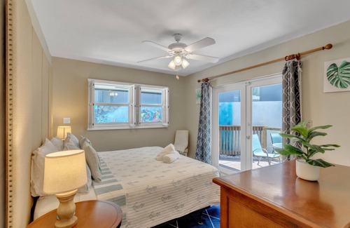 Birch Park Finger Streets House | Luxurious Oasis in Fort Lauderdale's Heart by RedAwning