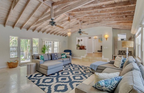 Birch Park Finger Streets House | Luxurious Oasis in Fort Lauderdale's Heart by RedAwning