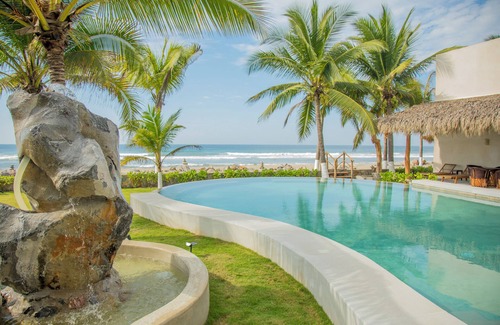 Zihuatanejo de Azueta Villa | Luxurious oceanfront villa in Buenavista, 15 minutes from Ixtapa Zihuatanejo!