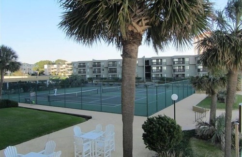 Myrtle Beach Condo | Luxurious Oceanfront Condo Ocean Views throughout in prestigious Maisons-sur-Mer
