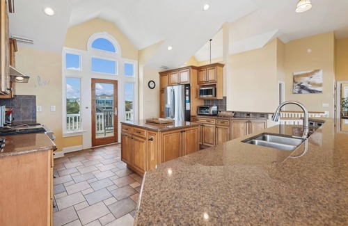 Carolina Dunes House | Luxurious oceanfront home with spacious accommodations and amenities