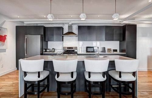 Old Montreal Apartment | Luxurious Old Montreal Penthouse|6Beds|2BA|Sleeps 12