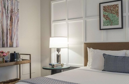 Downtown Portland Hotel | Luxurious One Bedroom Suite at Iconic Heathman Hotel w/Library & Fitness | 2 Units