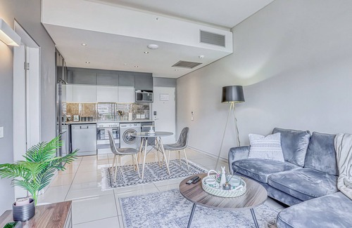 Sandown Apartment | Luxurious One Bedroom Apartment at Capital On Park, Sandton