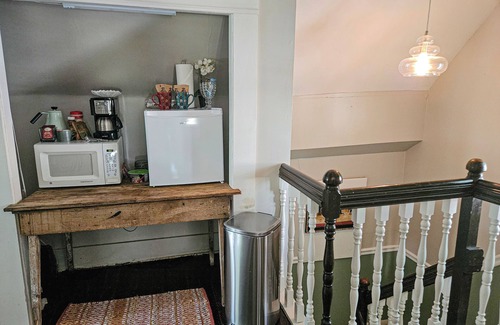 Eureka Springs Historic District House | Luxurious Ozark King Room w/Jetted Jacuzzi Tub, AC in Enchanting Eureka Springs