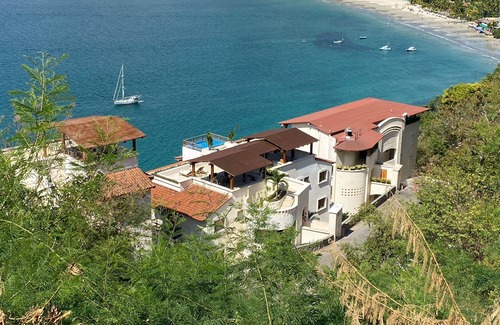 Dario Galeana Resort | Luxurious Pacifica Grand Senior Suite