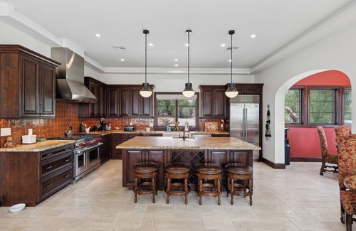 Lincoln Heights House | Luxurious Paradise Valley Mansion with a Private Pool