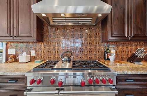Lincoln Heights House | Luxurious Paradise Valley Mansion with a Private Pool
