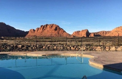 Ivins House | Luxurious parade home! 4 bed 4 bath retreat, breathtaking Snow Canyon views!