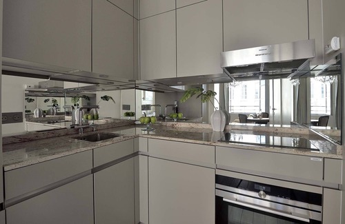 Paris City Center Apartment | Luxurious Parisian Perfection - Île de la Cité-Notre Dame-Cafes